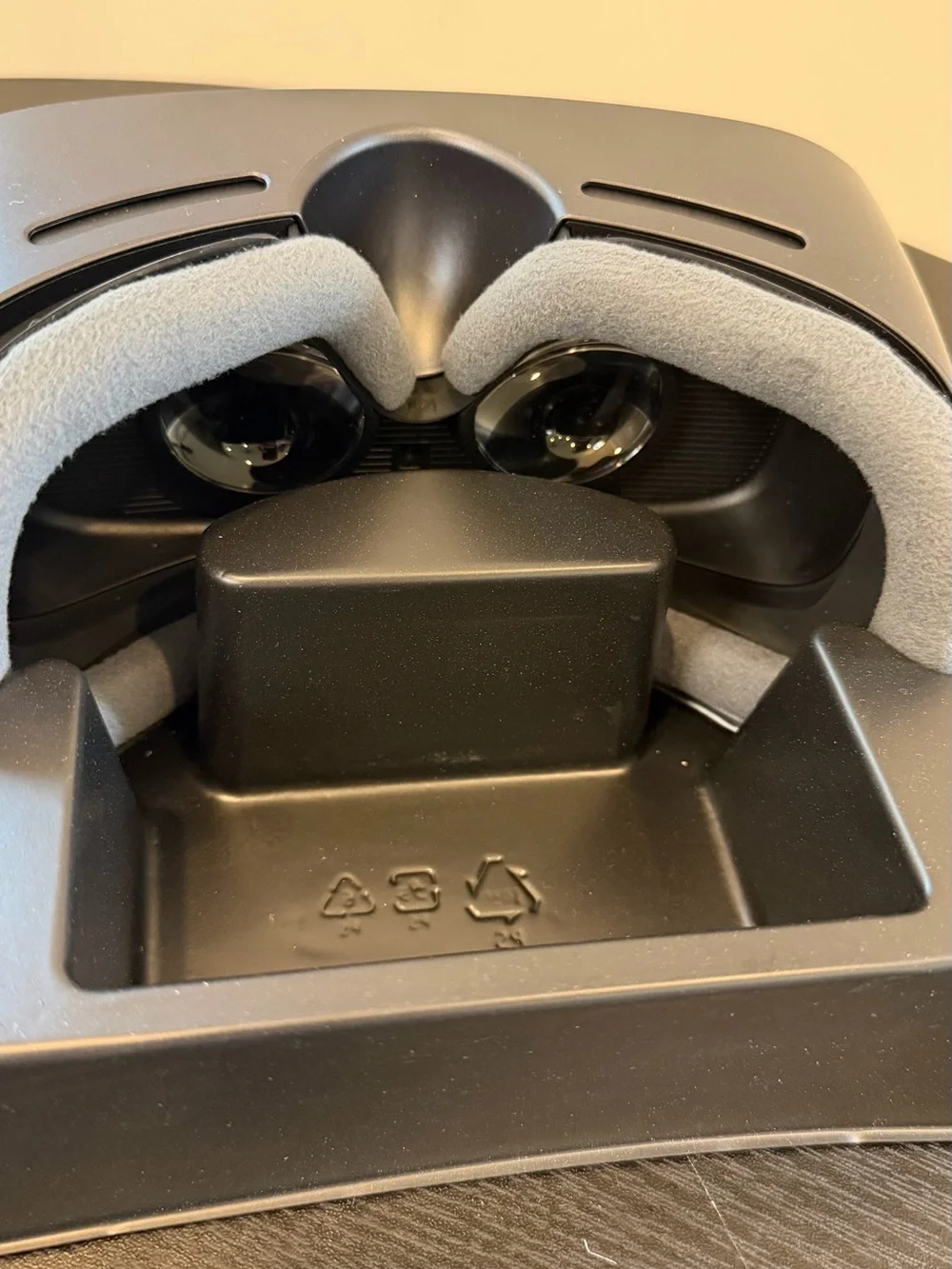 Samsung Gear VR with Controller Virtual Reality Headset SM-R324 Black